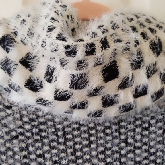 Sioni Black and White Mixed Fabric Cardigan Vest size Petite SP/MP - Picture 4 of 9